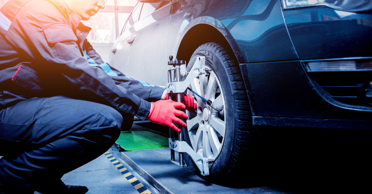 La diferencia entre balanceo y alineación en un auto